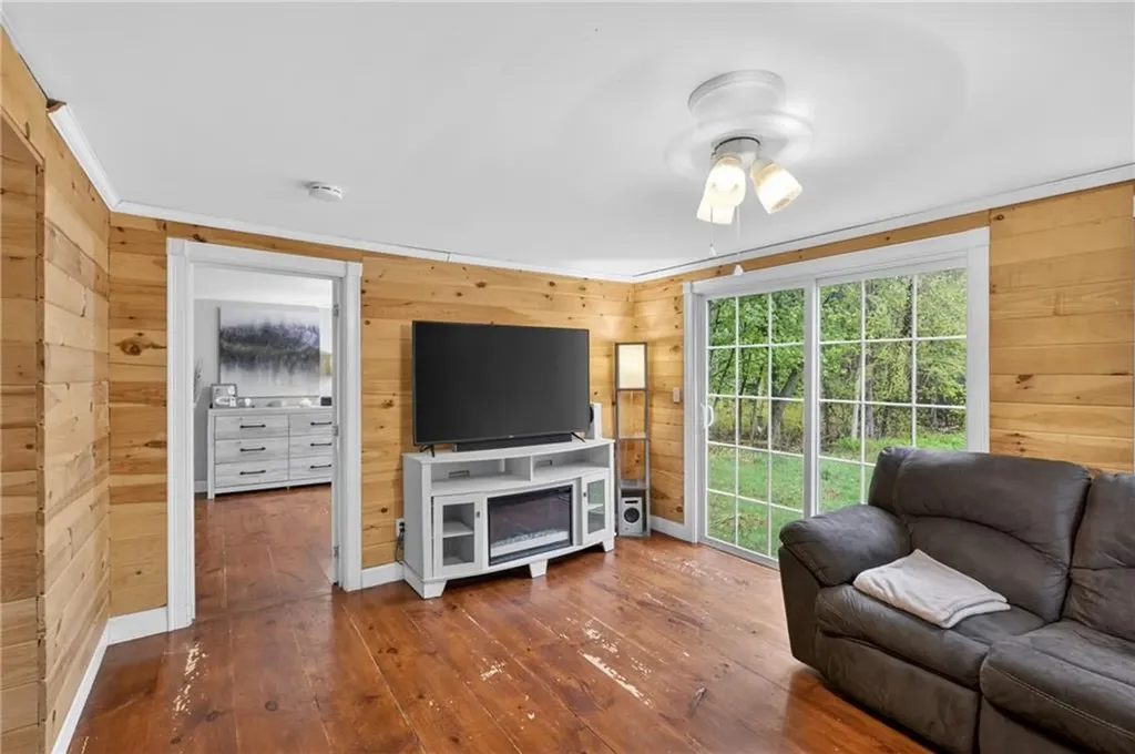 6 North Road Foster RI 02825