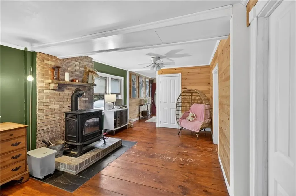 6 North Road Foster RI 02825