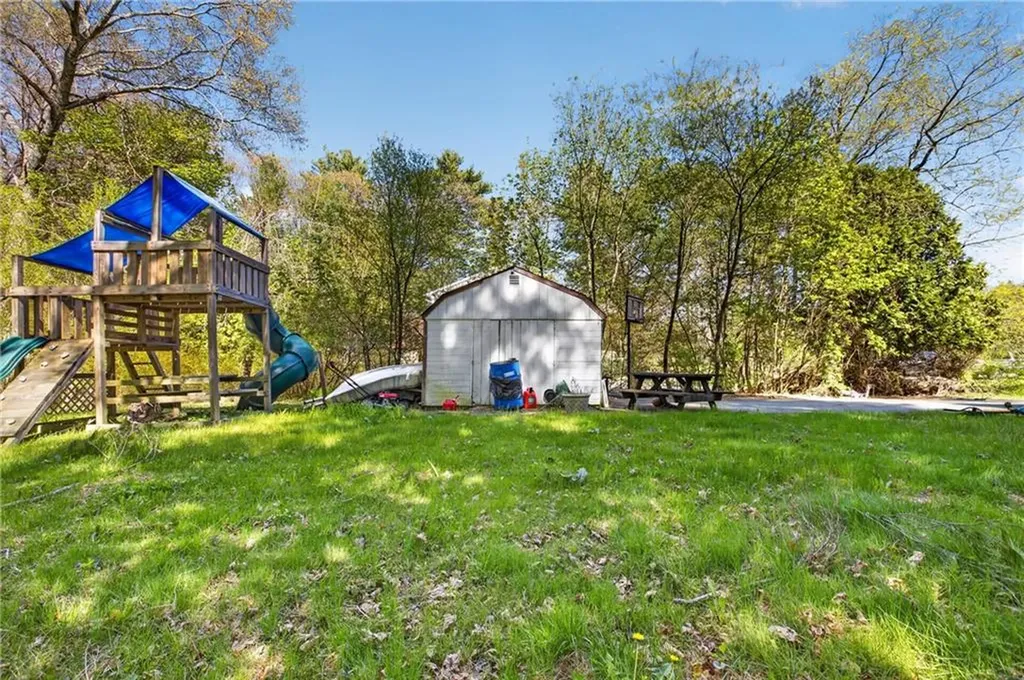 6 North Road Foster RI 02825
