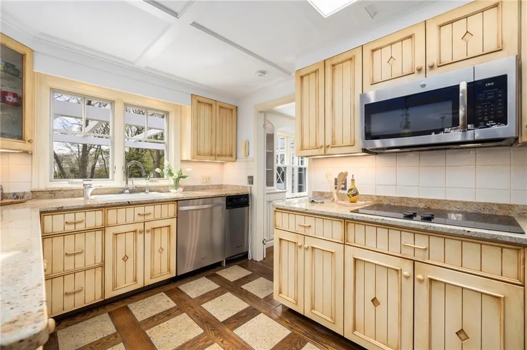 230 Kirby Avenue Warwick RI 02889