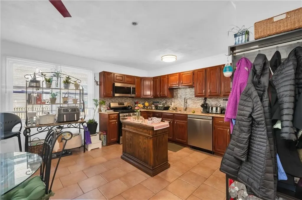 434 Linden Street Fall River MA 02720