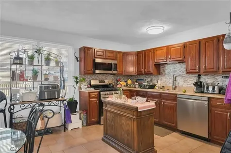 434 Linden Street Fall River MA 02720