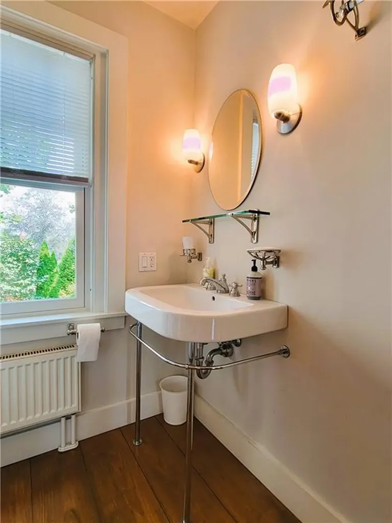 60 Prairie Avenue Newport RI 02840