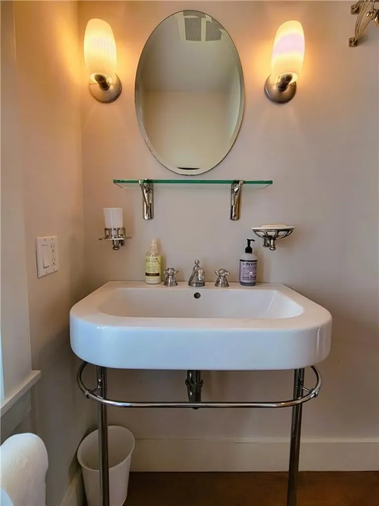 60 Prairie Avenue Newport RI 02840