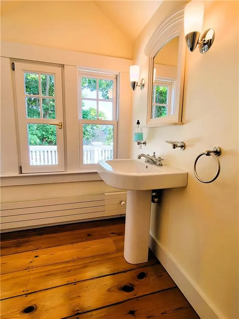 60 Prairie Avenue Newport RI 02840