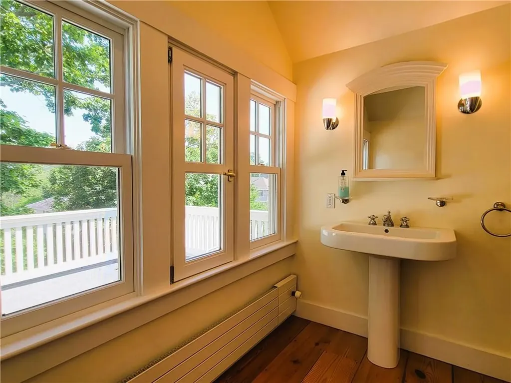 60 Prairie Avenue Newport RI 02840