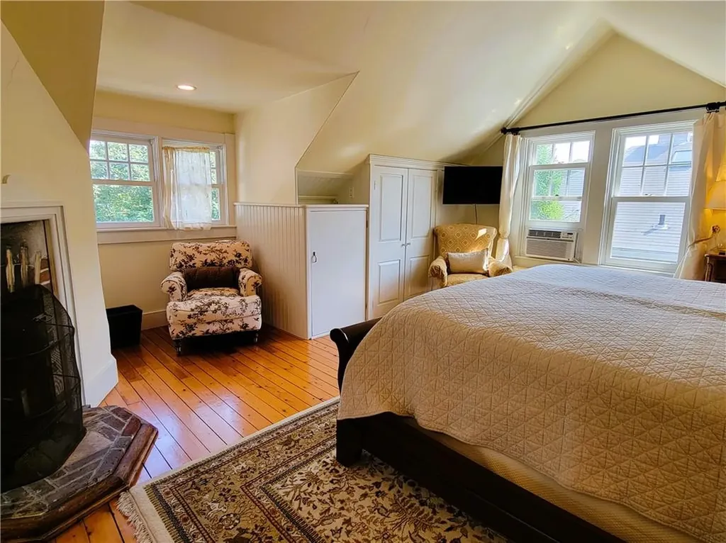 60 Prairie Avenue Newport RI 02840