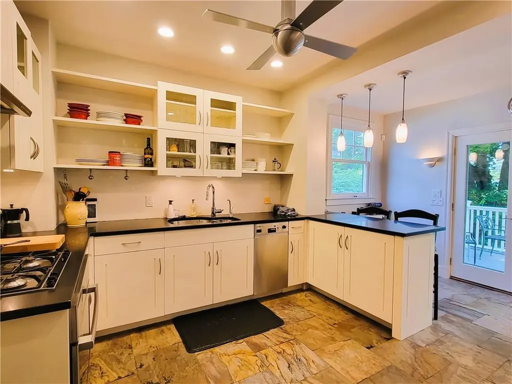 60 Prairie Avenue Newport RI 02840