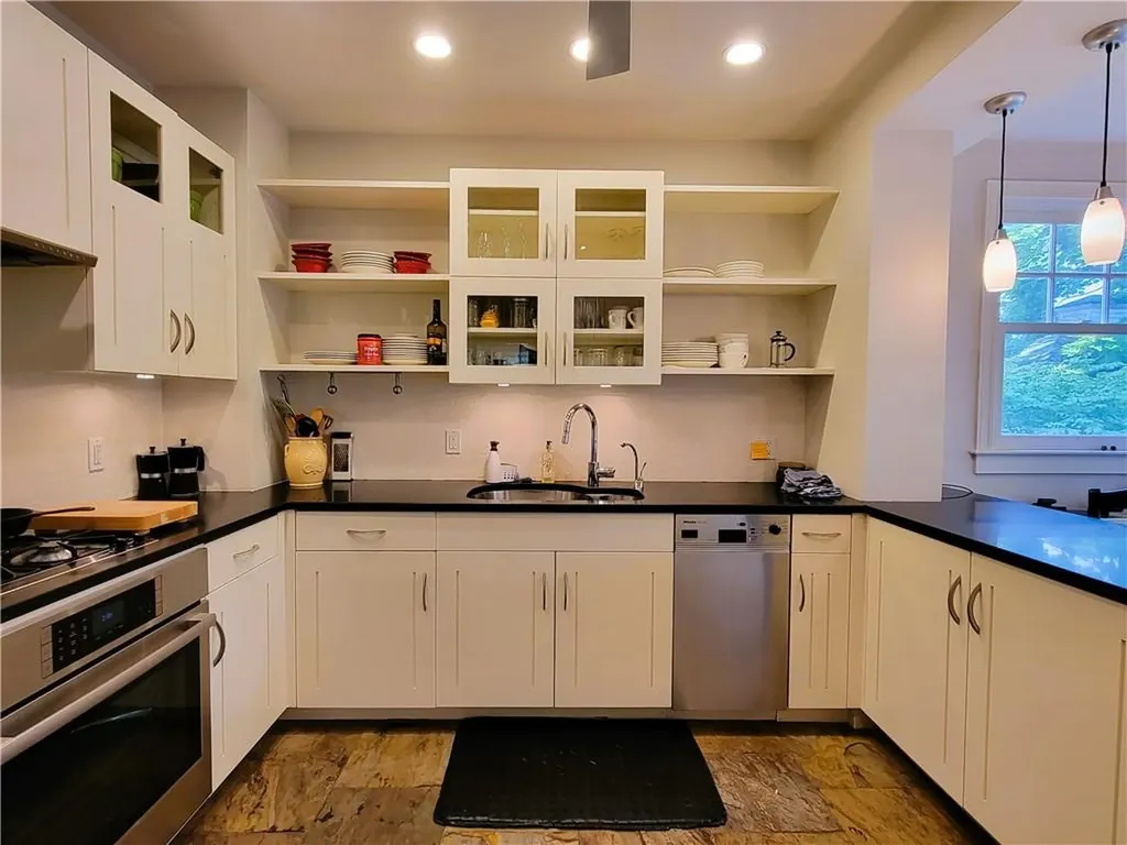 60 Prairie Avenue Newport RI 02840