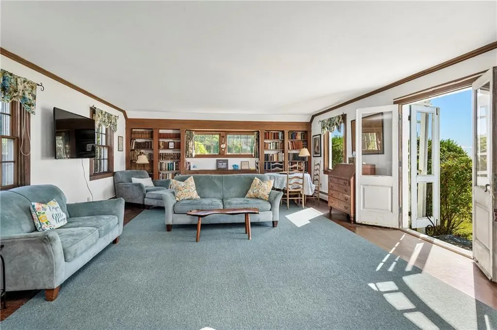 8 Taylor's Lane N Little Compton RI 02837