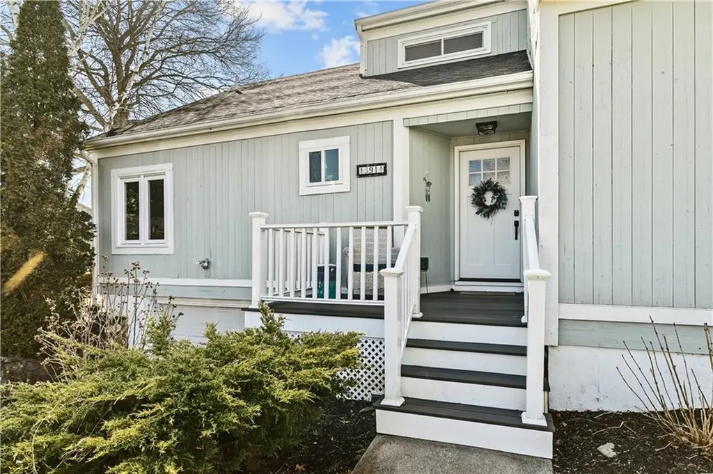 391 Valley Road Middletown RI 02842