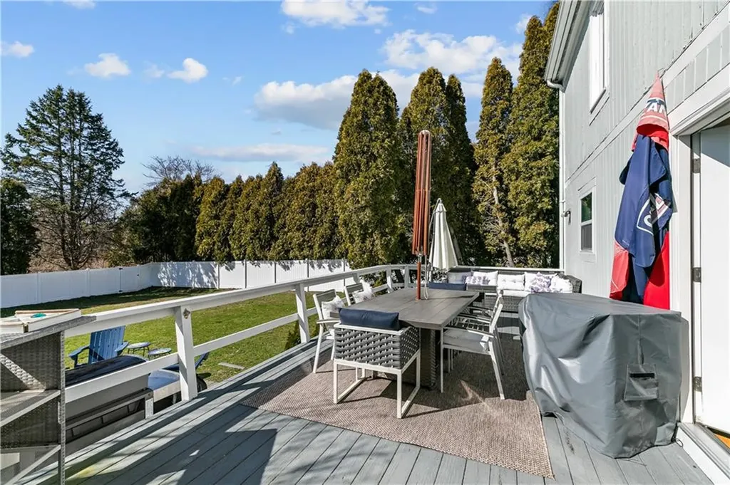 391 Valley Road Middletown RI 02842