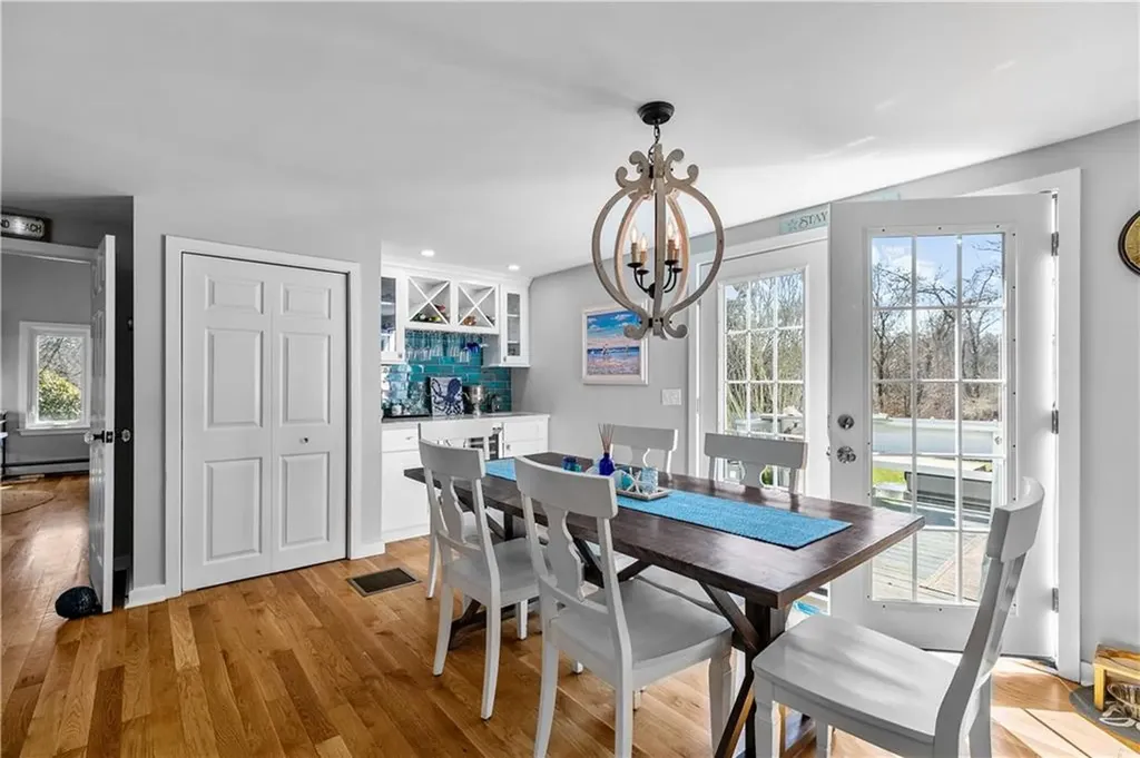 391 Valley Road Middletown RI 02842