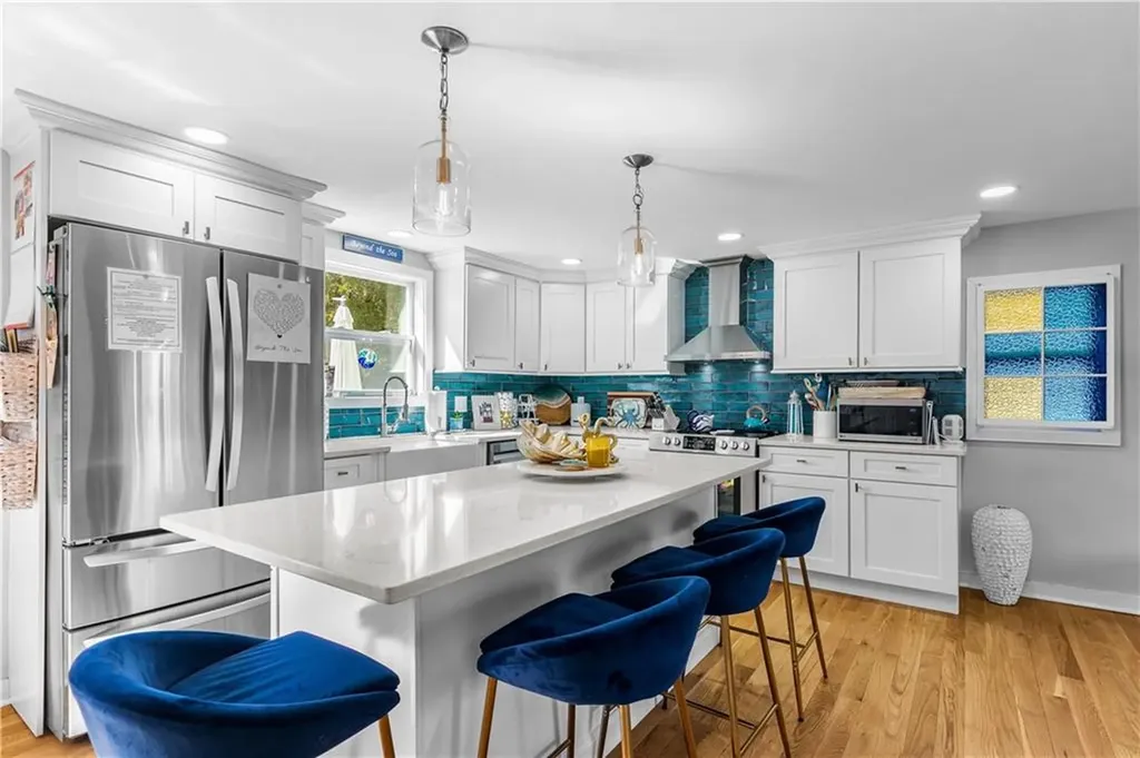 391 Valley Road Middletown RI 02842