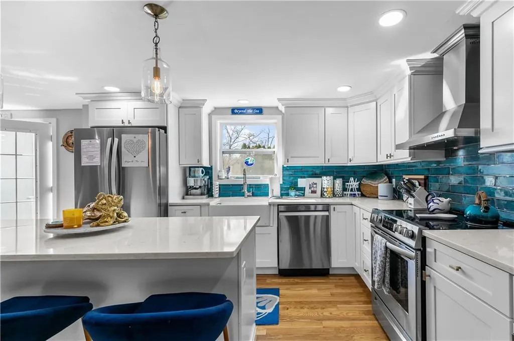391 Valley Road Middletown RI 02842