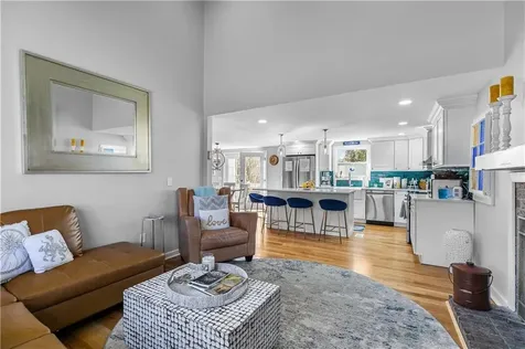 391 Valley Road Middletown RI 02842