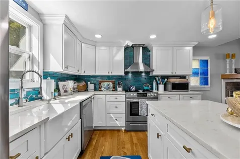 391 Valley Road Middletown RI 02842