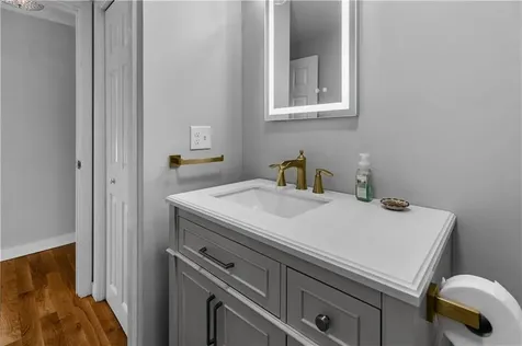 391 Valley Road Middletown RI 02842