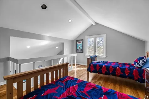 391 Valley Road Middletown RI 02842