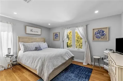 391 Valley Road Middletown RI 02842