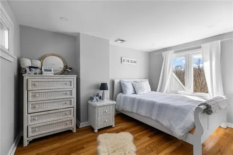 391 Valley Road Middletown RI 02842