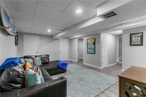 391 Valley Road Middletown RI 02842
