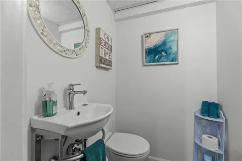 391 Valley Road Middletown RI 02842