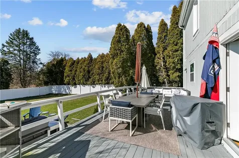 391 Valley Road Middletown RI 02842