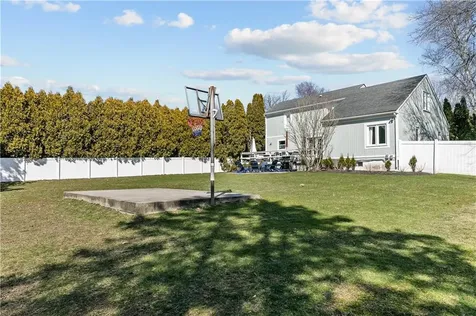 391 Valley Road Middletown RI 02842