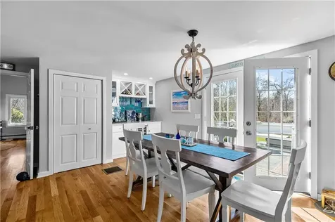 391 Valley Road Middletown RI 02842