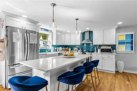 391 Valley Road Middletown RI 02842