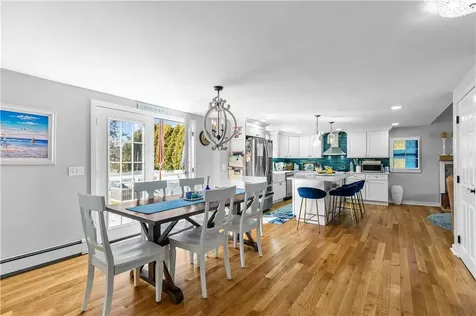391 Valley Road Middletown RI 02842