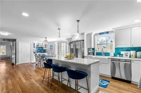 391 Valley Road Middletown RI 02842