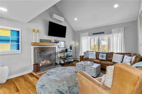 391 Valley Road Middletown RI 02842