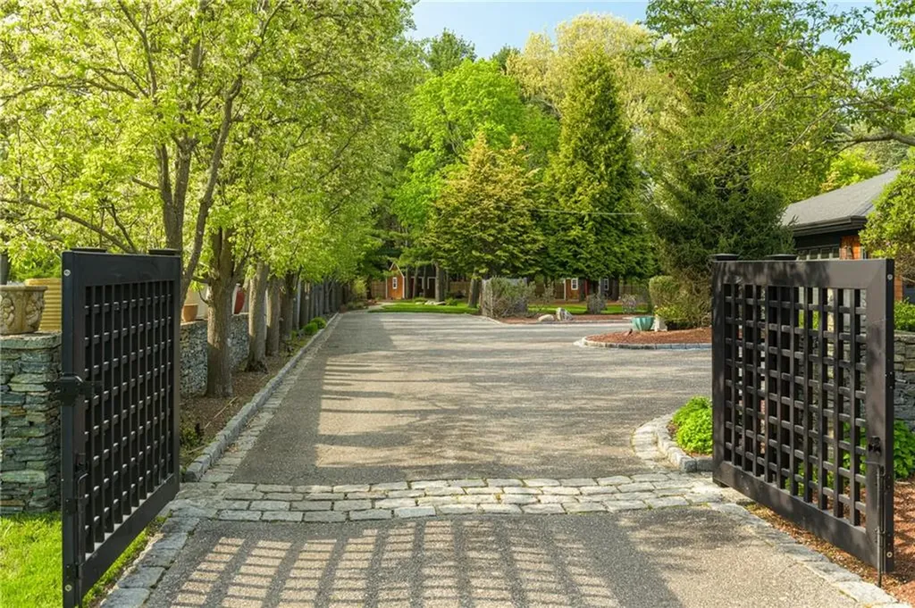 77 Janice Road Warwick RI 02886