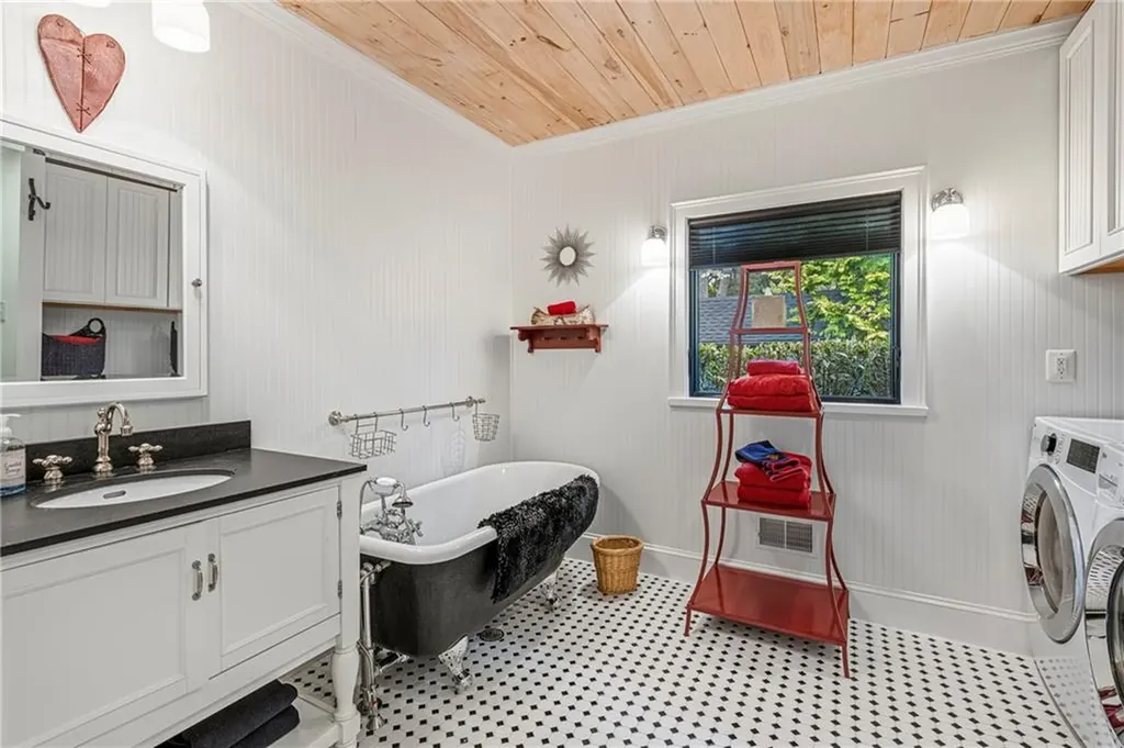77 Janice Road Warwick RI 02886