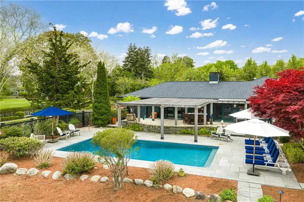 77 Janice Road Warwick RI 02886