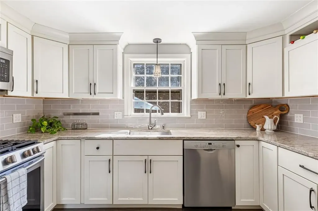 6 Jenks Garden Lane Barrington RI 02806