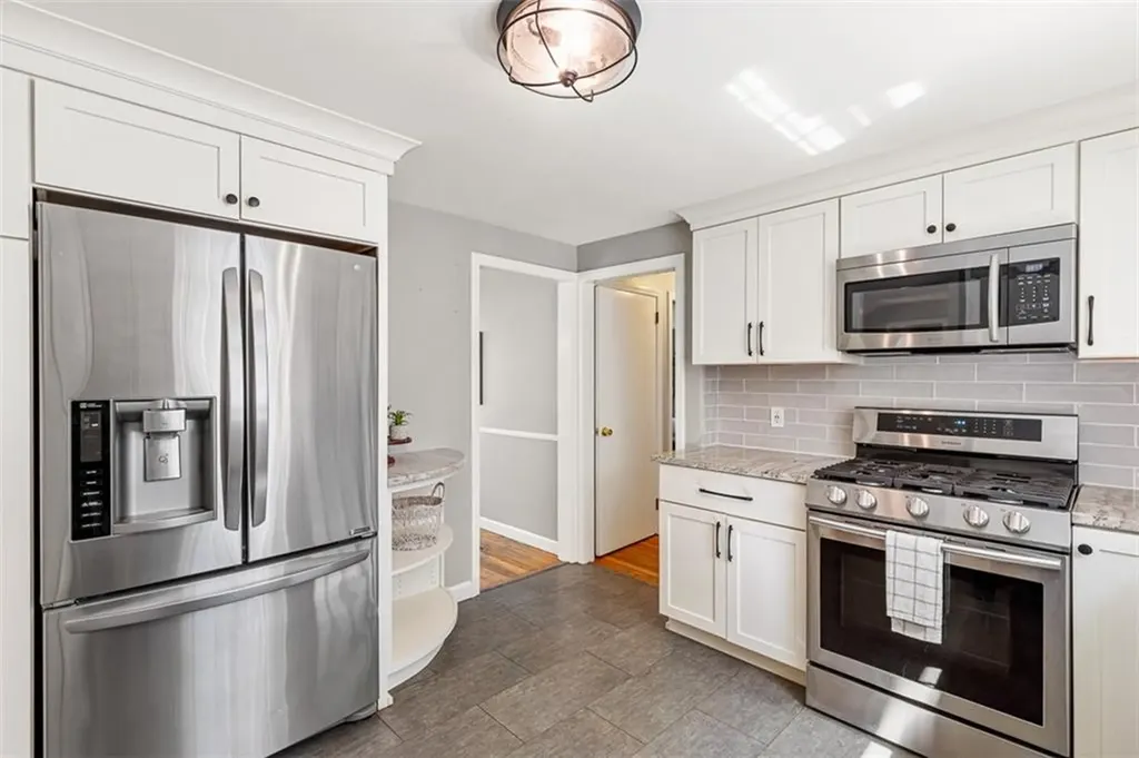 6 Jenks Garden Lane Barrington RI 02806