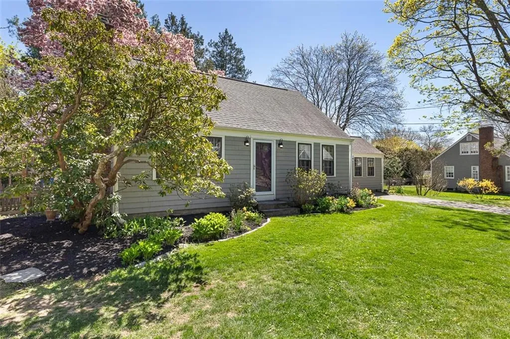 6 Jenks Garden Lane Barrington RI 02806