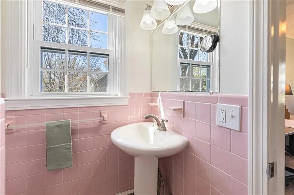 6 Jenks Garden Lane Barrington RI 02806