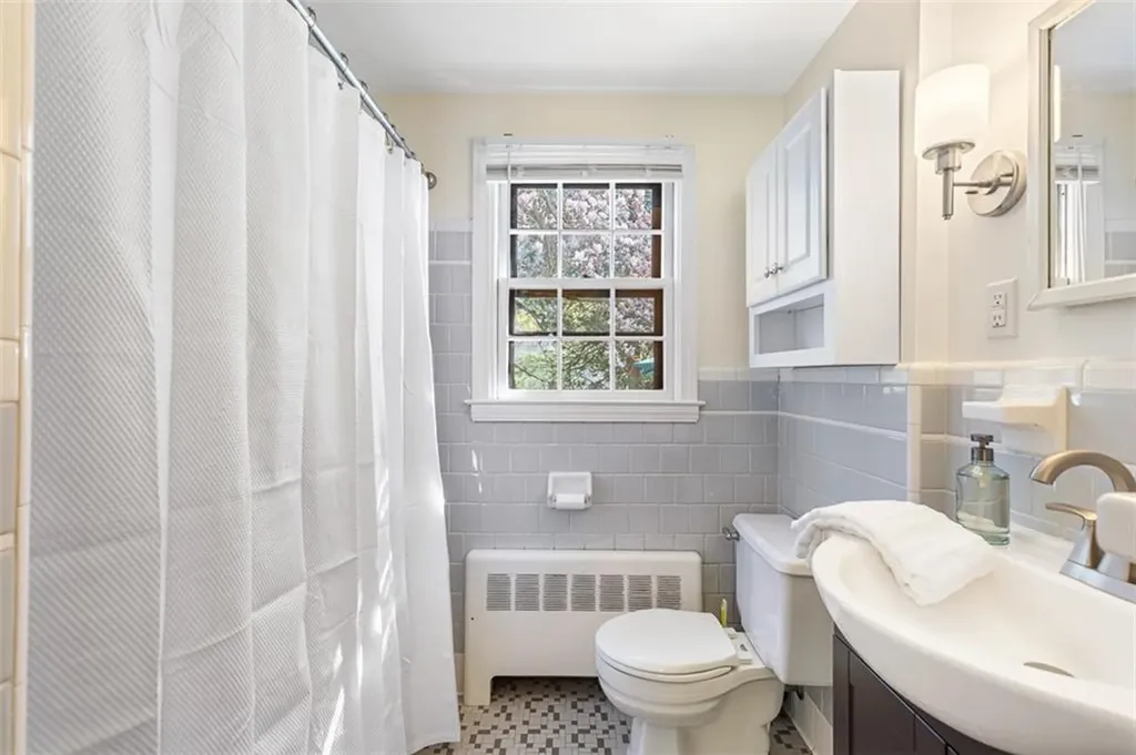 6 Jenks Garden Lane Barrington RI 02806