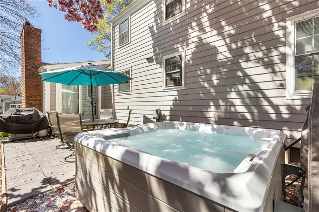 6 Jenks Garden Lane Barrington RI 02806