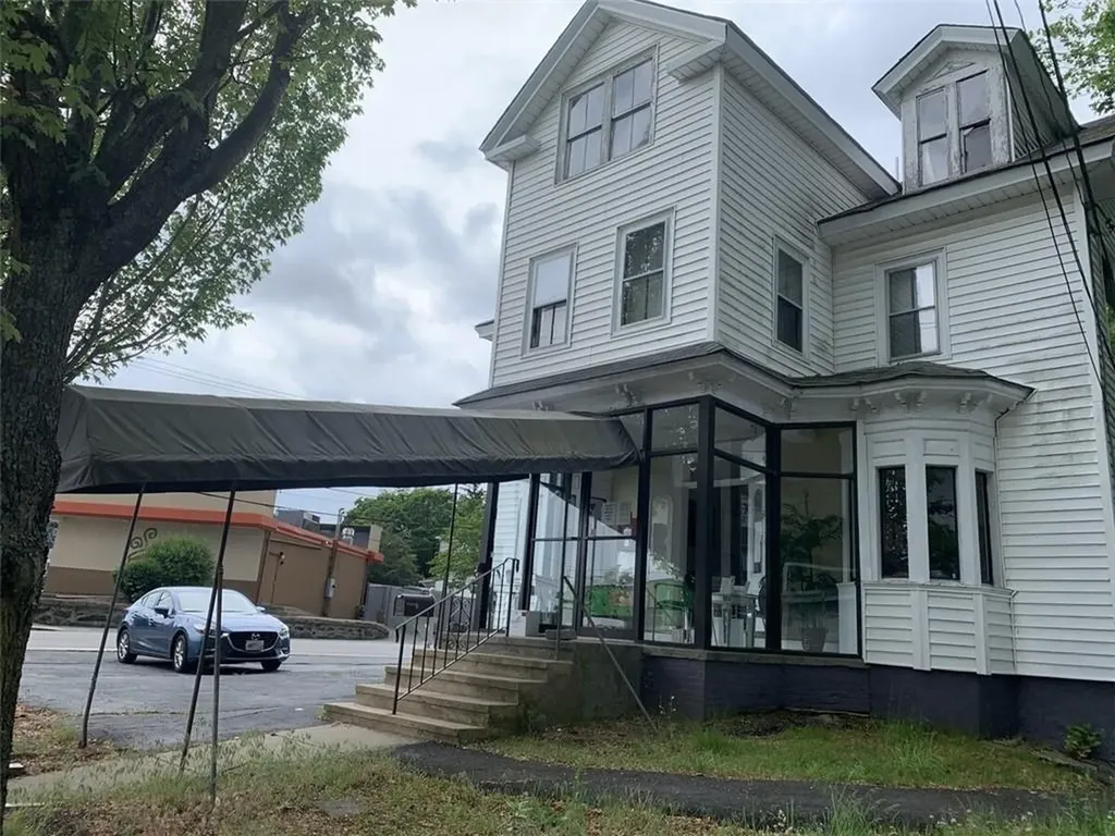 642 East Avenue Warwick RI 02886