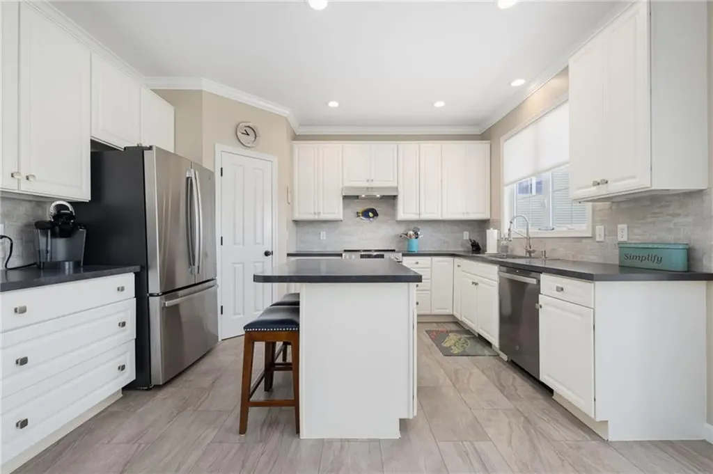 61 Schooner Cove Lane Narragansett RI 02882
