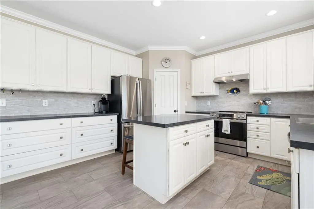 61 Schooner Cove Lane Narragansett RI 02882