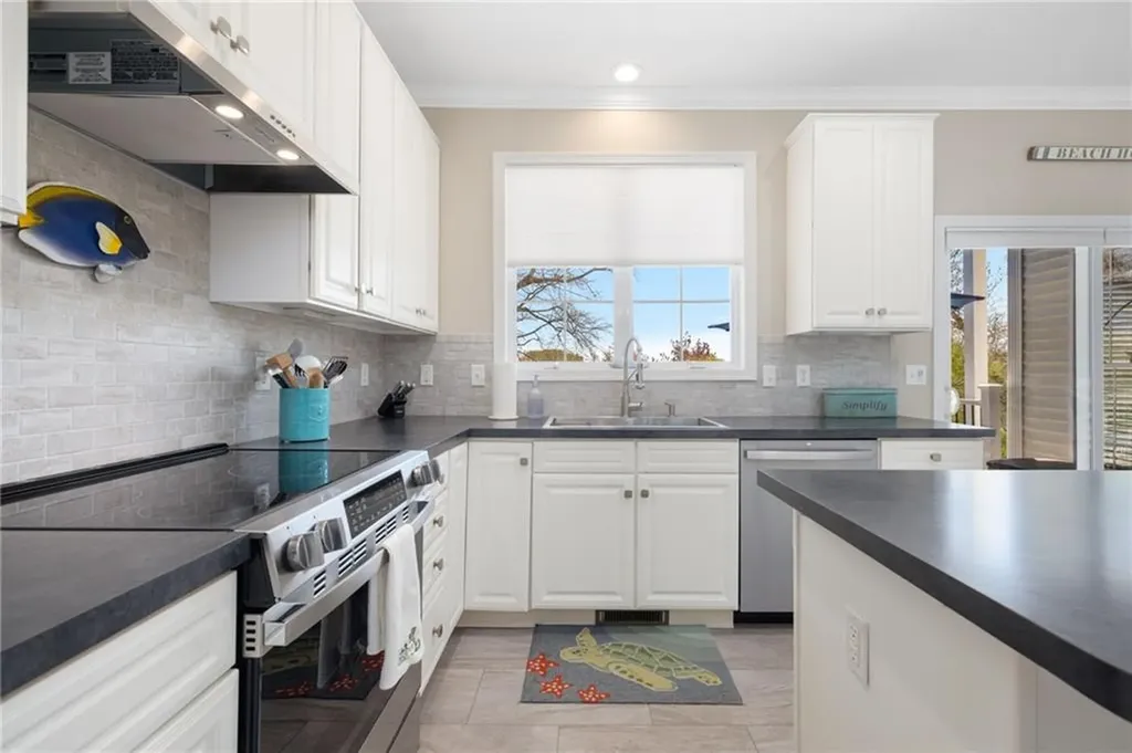 61 Schooner Cove Lane Narragansett RI 02882