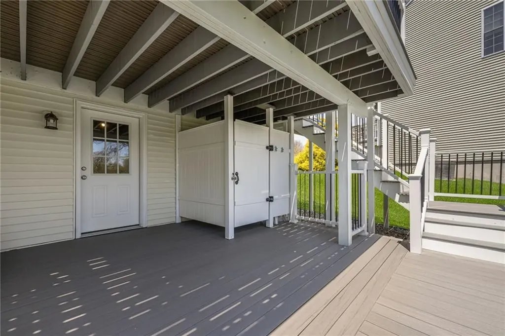 61 Schooner Cove Lane Narragansett RI 02882