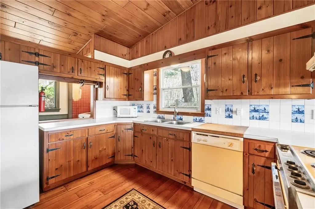 316 Court House Lane Burrillville RI 02859