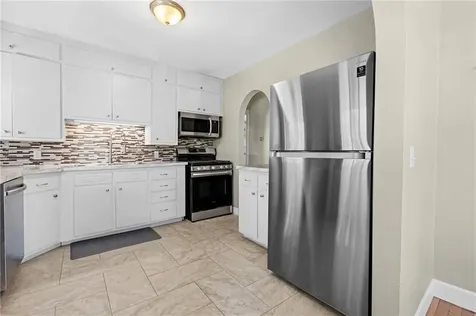 9 Mason Avenue Bristol RI 02809